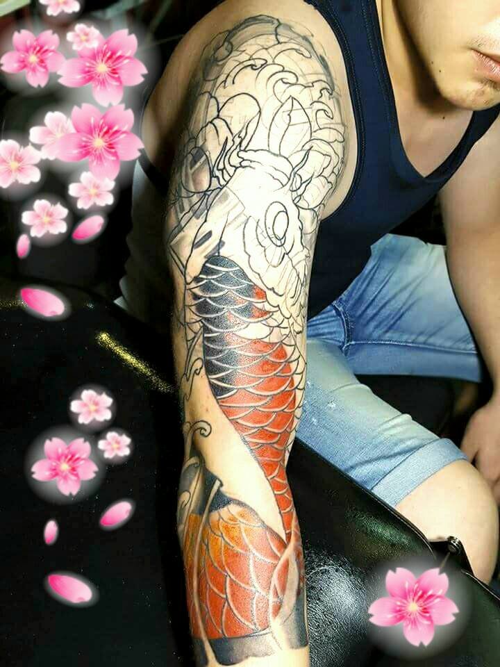 Xăm cánh tay cá chép chưa xong còn 70% bạn nào muốn xăm như vậy LH: 0907775670