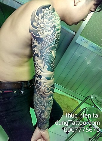 xam het canh tay ca chep trang den dep 3 thuc hien dungtattoo 0907775670
