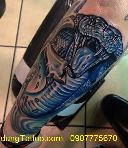 Hình rắn bắp chân đã xong cho anh Ba của dũng, bạn nào xăm như vậy gọi 0907775670