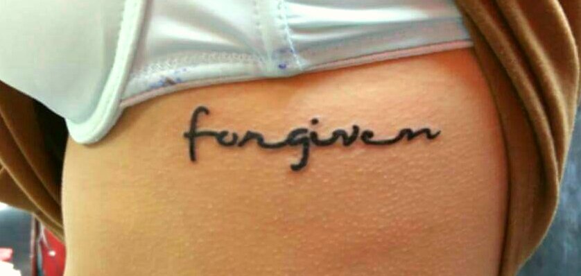 Hình xăm chữ bên hông đẹp nữ tính-thực hiện tại dũng 0907775670