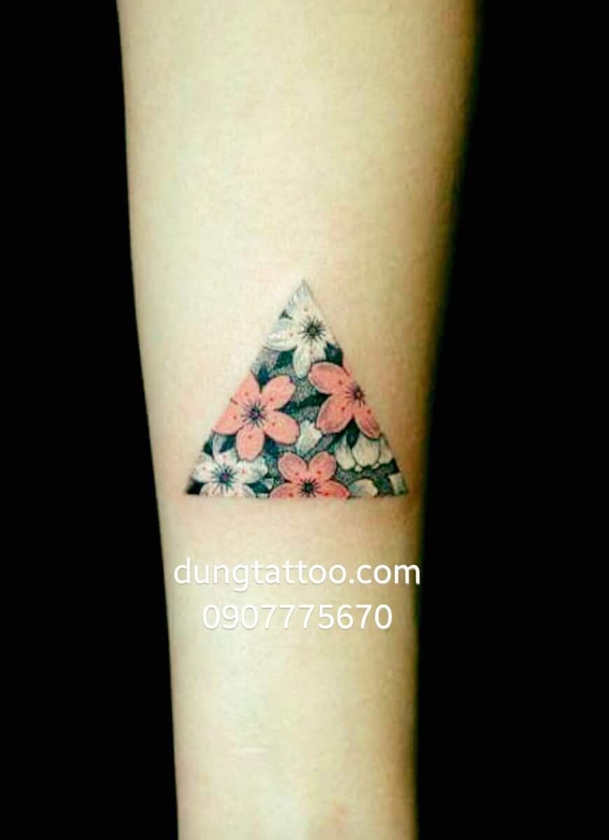 Hình xăm hoa tiết tam giác -thực hiện tại dũng 0907775670