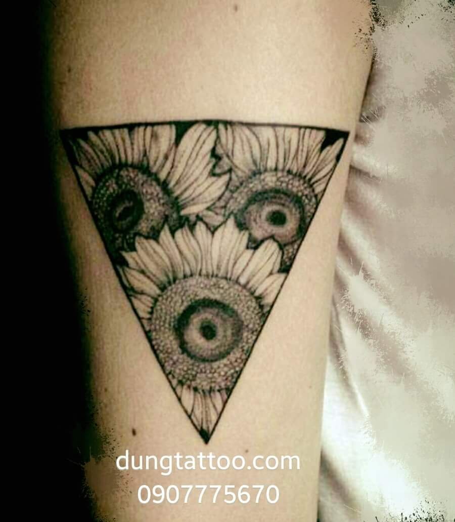 Hình xăm hoa nhỏ và nữ tính -thực hiện tại dũng 0907775670