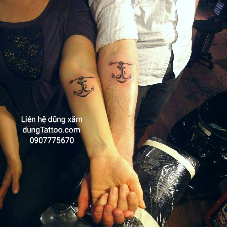 hinh xam cap doi tinh yeu giong nhau dung tattoo thuc hien